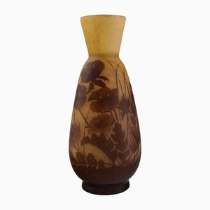 Antike Vase aus Kunstglas in Dunkelgelb und Hellbraun von Emile Gallé