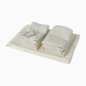 Tablecloth Set with 8 Napkins by STILLEBEN