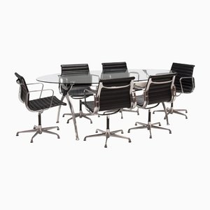 Schwarze Leder Ea 108 Stühle und Ovaler Esstisch von Charles & Ray Eames für Icf, 7er Set