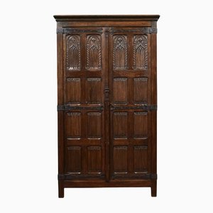 Armoire Renouveau Gothique en Chêne