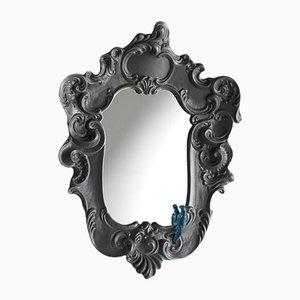 Barocker Spiegel mit Magnetischem Papagei in Grau von Rebirth Ceramics