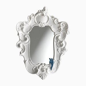 Barocker Spiegel mit magnetischem Papagei in Weiß von Rebirth Ceramics