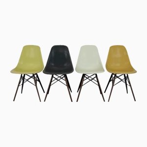 Hellgraue / ockerfarbene DSW Beistellstühle von Eames für Herman Miller