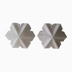 Lámparas de pared alemanas Bega hexagonales de vidrio opalino, años 60. Juego de 2