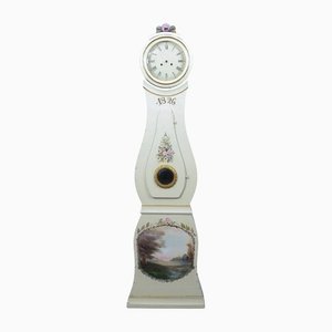 Antike schwedische weiße handbemalte Mora Uhr in Rosen-Optik, 1800er