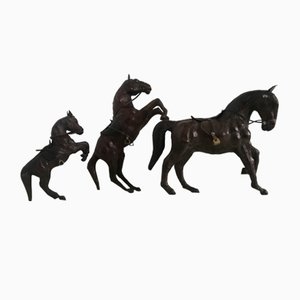 Figuras de caballos de cuero, años 50. Juego de 3