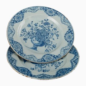 Platos en azul y blanco de Delft, 1760. Juego de 2