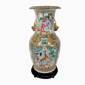 Vase Canton en Porcelaine sur Socle en Bois, Chine