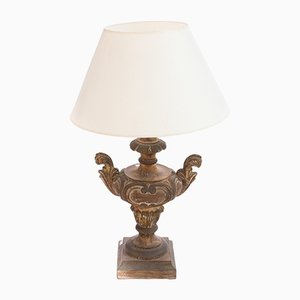 Lámpara de mesa de madera tallada