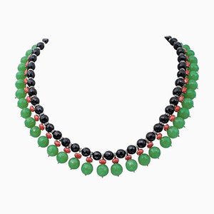 Collar de oro rosa y plata de 9 quilates con diamantes, ágata verde, coral y ónix