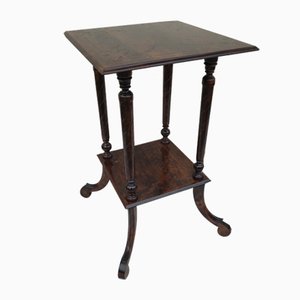 Mesa de centro tallada, macizo de flores de madera, década de 1900.