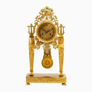 Empire goldene Bronze mit gemeißelter Uhr