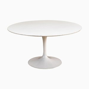 Round White Pedestal Dining Table in Aluminum and Laminate by Eero Saarinen for Knoll