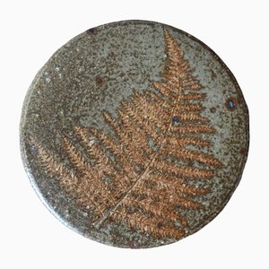 Objeto decorativo de cerámica con estampado de helecho