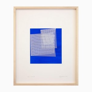 Tom Henderson Moiré, azul cobalto, 2019, acrílico sobre papel y malla, enmarcado