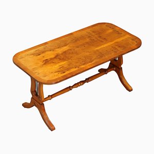 Table Basse Ovale en Bois d'If de Bevan Funnell