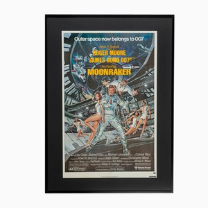 Póster de la película Moonraker con Roger Moore