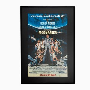 Poster del film Moonraker con Roger Moore