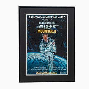 Poster del film Moonraker con Roger Moore
