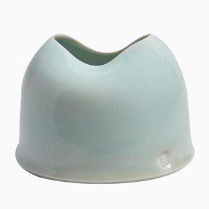 Vaso da tavola in ceramica celadon di Tanya Gomez