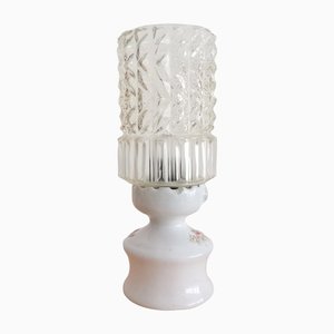 Französische rustikale Tischlampe aus weißem Porzellan & Glas, 1950er