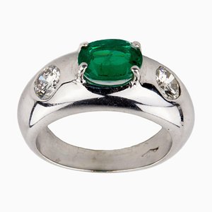 White Gold Ring With Emerald & Diamonds