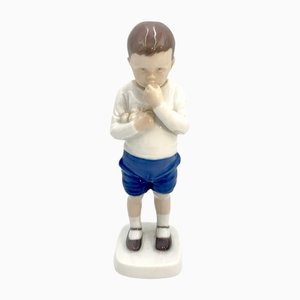 Figura de porcelana de un niño de Bing & Grondahl, Dinamarca, años 80.