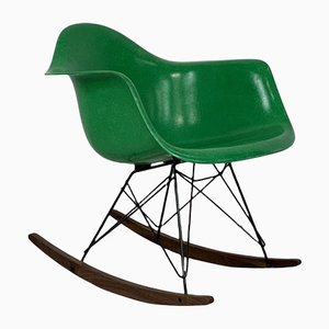 Sedia a dondolo Rar verde di Charles Eames per Herman Miller