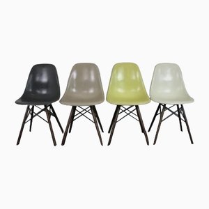 Sillas auxiliares DSW de Eames para Herman Miller. Juego de 4