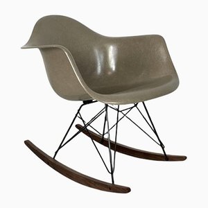 Sedia a dondolo RAR color grigio chiaro di Eames per Herman Miller