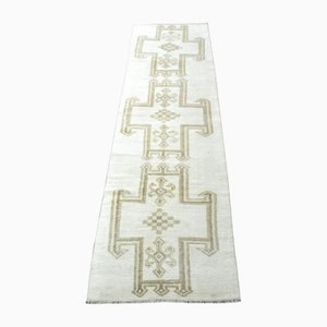 Langer antiker weißer handgefertigter Teppich