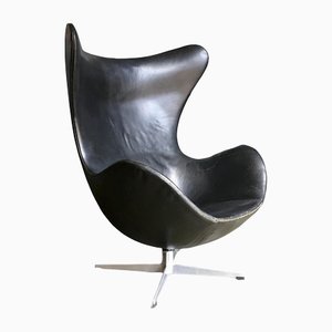 Egg chair vintage in pelle nera di Arne Jacobsen