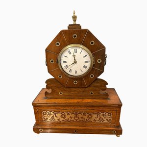 Reloj de repisa antiguo de palisandro y latón con incrustaciones
