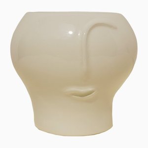 Vaso Face in ceramica bianca di Chiara Cioffi per Materia Creative Studio