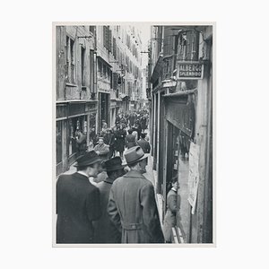 Calle comercial, años 50, fotografía en blanco y negro