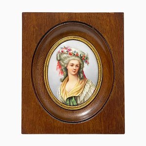 Miniature Encadrée Portrait d'une Dame Peinte sur Porcelaine