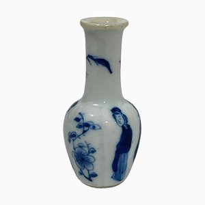 Jarrón Kangxi chino en miniatura de porcelana azul y blanca, 1662-1722