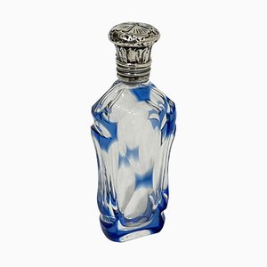 Frasco de perfume francés pequeño de cristal transparente y azul con tapa plateada