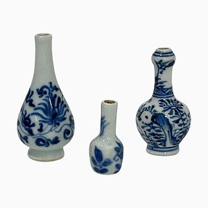 Jarrones chinos en miniatura de porcelana azul y blanca de Kangxi, siglo XVIII. Juego de 3