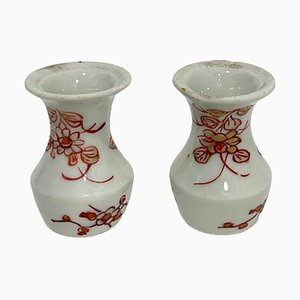 Chinesische Miniatur Porzellanvasen in Eisenrot und Vergoldet, 2er Set