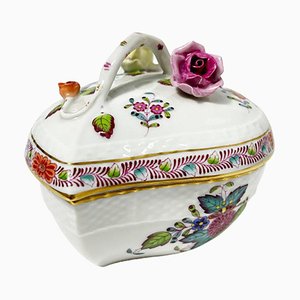 Bonbonnière en Forme de Coeur en Porcelaine Multicolore avec Bouquet Apponyi, Chine