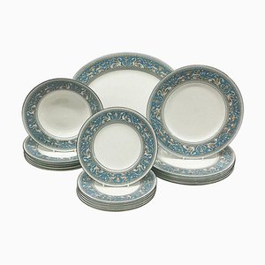 Assiettes en Porcelaine avec Bordure Turquoise et Florentine Wedgwood, Set de 19