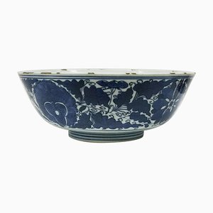 Bol Kangxi en Porcelaine Bleue et Blanche Décoré de Vignes de Lotus