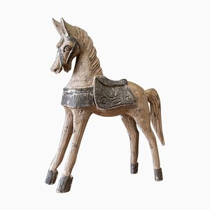 Französische polychrome geschnitzte Pferdeskulptur, 19. Jh