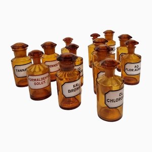 Frascos de farmacia alemanes antiguos de vidrio ámbar soplados. Juego de 13
