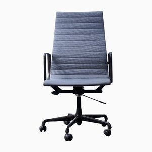 Silla giratoria modelo EA 119 Mid-Century en marrón y gris de Charles & Ray Eames para Vitra