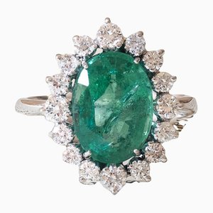 Daisy Ring in 18k White Gold with Emerald and Brilliant Cut Diamonds