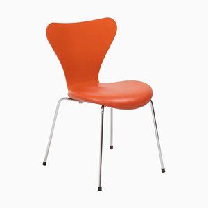 Silla de comedor serie 7 de cuero naranja de Arne Jacobsen para Fritz Hansen