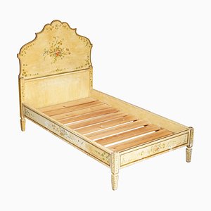 Estructura de cama francesa antigua pintada a mano con listones de roble y pino