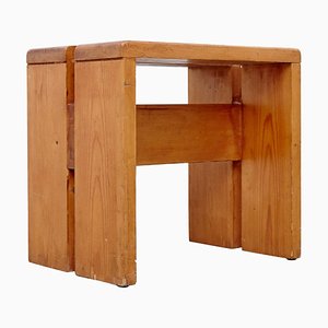 Taburete de madera de pino de Charlotte Perriand para Les Arcs